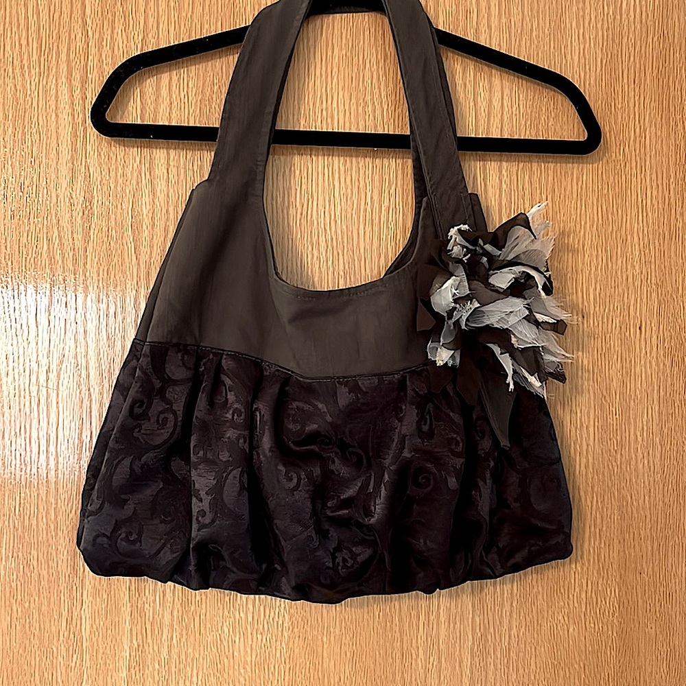 Black Sak Saum For Freedom Flower Bag